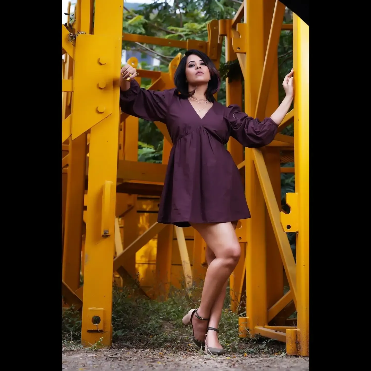 INDIAN ACTRESS ANASUYA BHARADWAJ LONG LEGS SHOW IN MAROON TOP 2